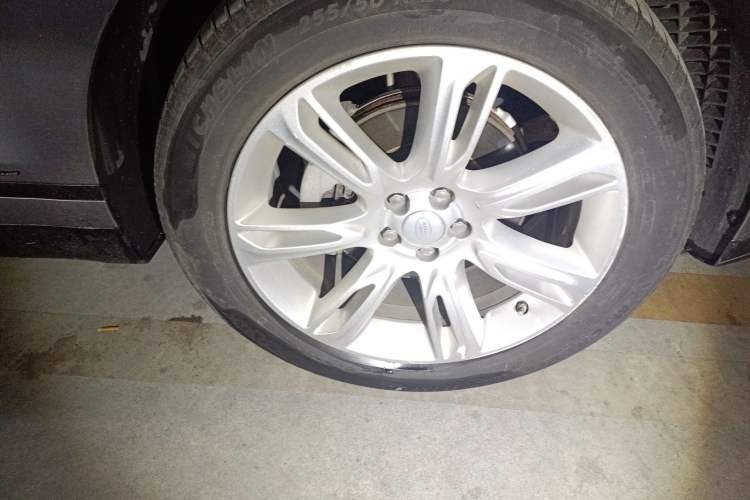 Used Land Rover Range Velar 2020 P250 R-DYNAMIC S Right Front Wheel Hub