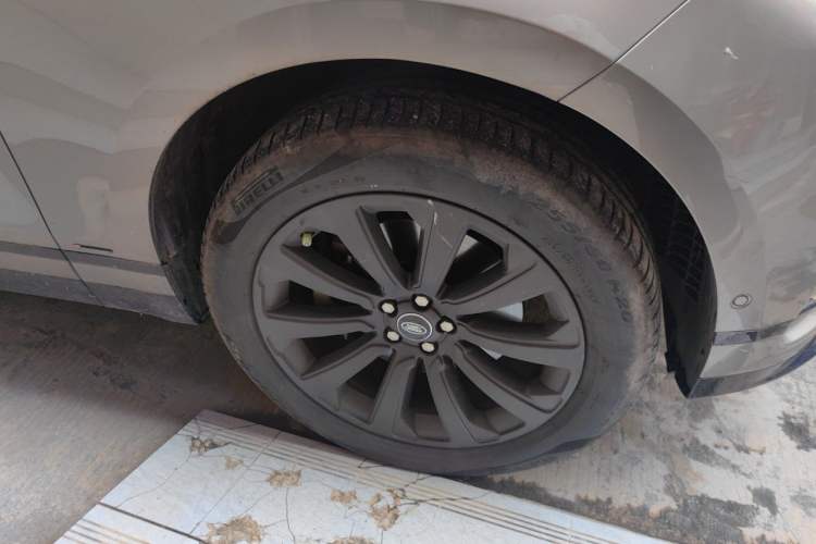 Used Land Rover Range Velar 2020 P380 R-DYNAMIC HSE Right Front Wheel Hub