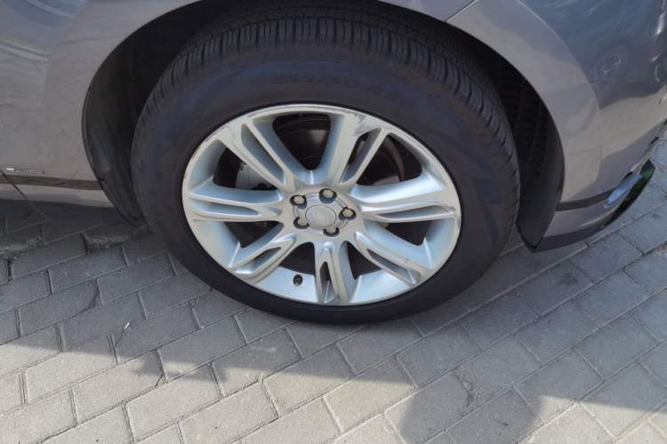 Used Land Rover Range Velar 2020 P250 R-DYNAMIC S Right Front Wheel Hub