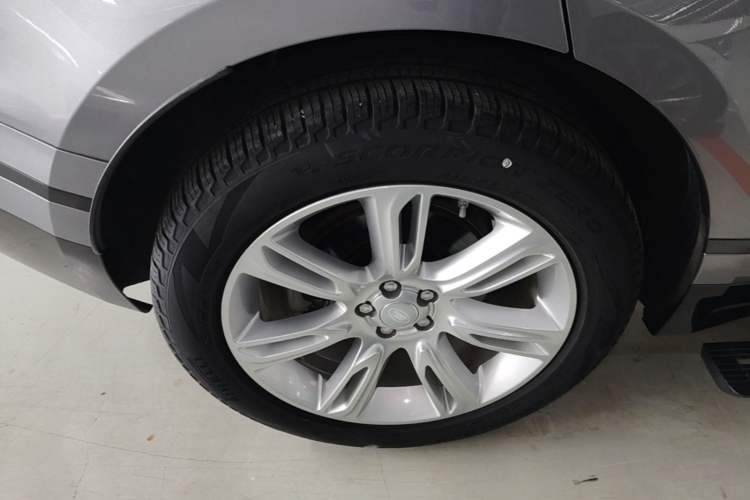 Used Land Rover Range Velar 2020 P250 R-DYNAMIC S Right Rear Wheel Hub