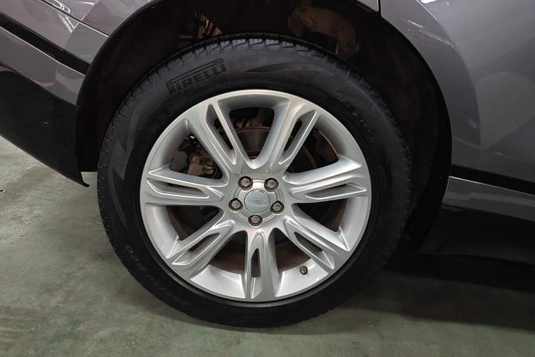 Used Land Rover Range Velar 2020 P250 R-DYNAMIC S Right Rear Wheel Hub