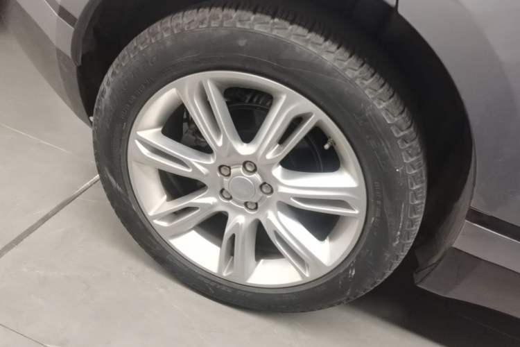 Used Land Rover Range Velar 2020 P250 R-DYNAMIC S Right Rear Wheel Hub