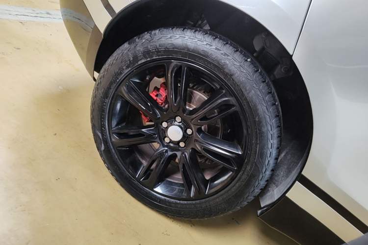 Used Land Rover Range Velar 2020 P250 R-DYNAMIC S Right Rear Wheel Hub