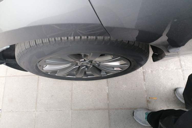 Used Land Rover Range Velar 2020 P340 R-DYNAMIC S Right Rear Wheel Hub
