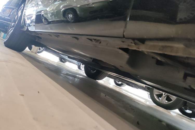 Used Land Rover Range Velar 2020 P340 R-DYNAMIC S Right Side Sill