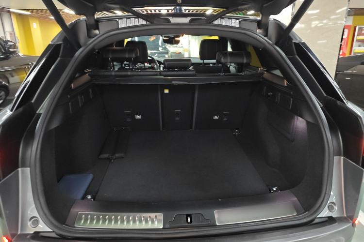 Used Land Rover Range Velar 2020 P250 R-DYNAMIC S Trunk