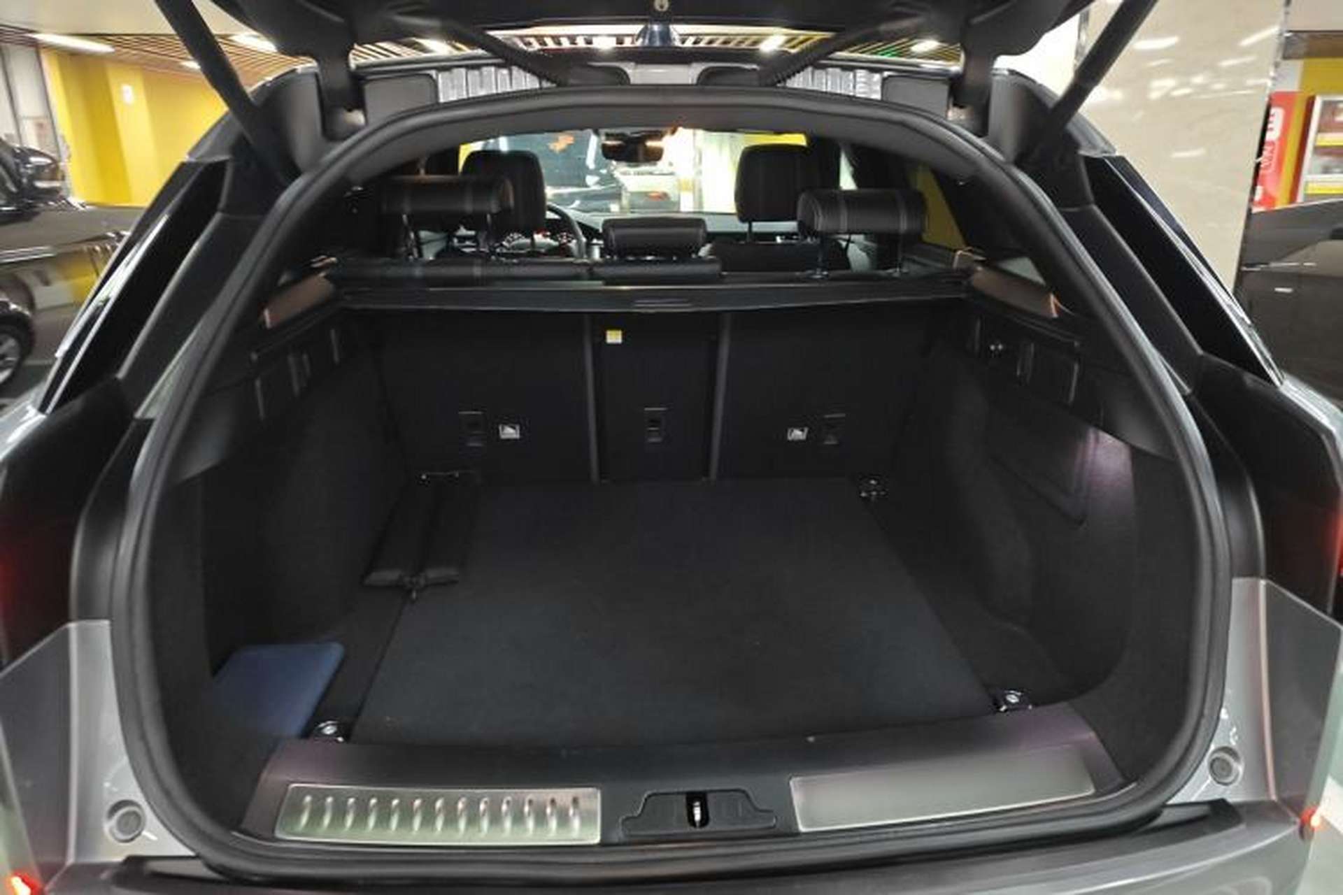 Used Land Rover Range Velar 2020 P250 R-DYNAMIC S Trunk