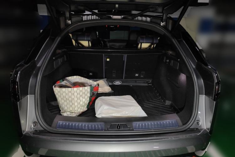 Used Land Rover Range Velar 2020 P250 R-DYNAMIC S Trunk