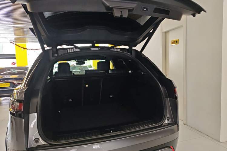 Used Land Rover Range Velar 2020 P250 R-DYNAMIC S Trunk