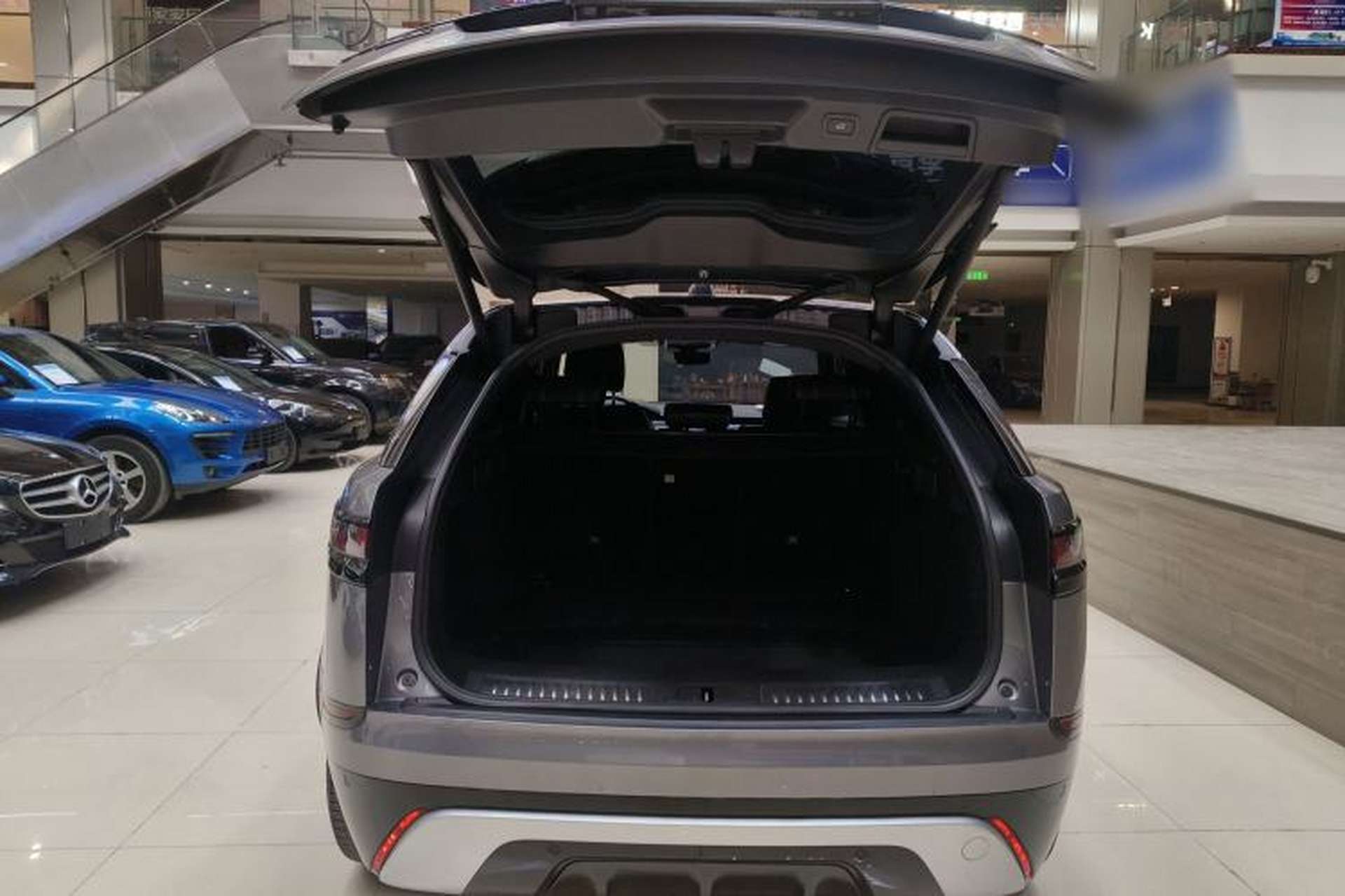 Used Land Rover Range Velar 2020 P250 R-DYNAMIC S Trunk
