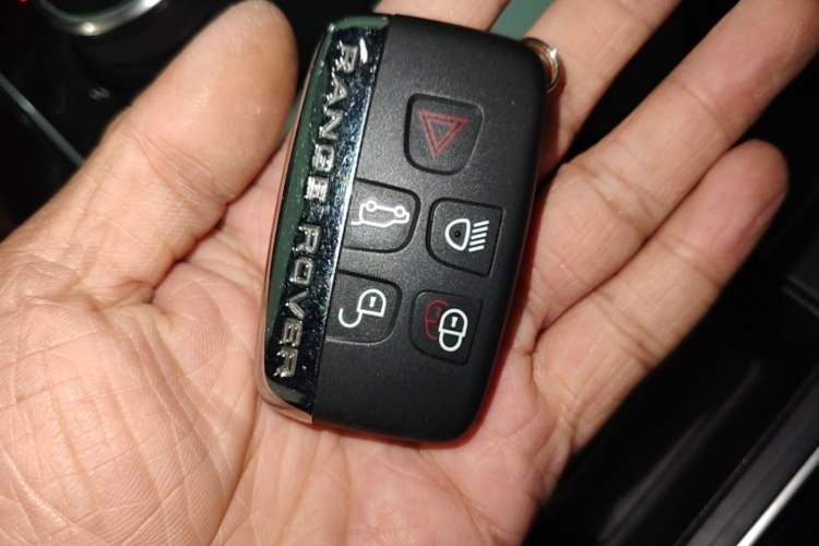 Used Land Rover Range Velar 2020 P250 R-DYNAMIC S Vehicle Key