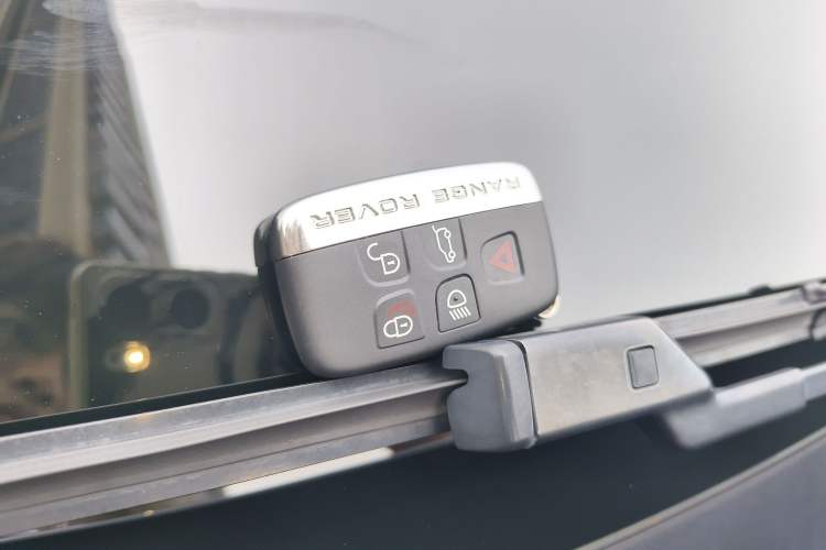 Used Land Rover Range Velar 2020 P250 R-DYNAMIC S Vehicle Key