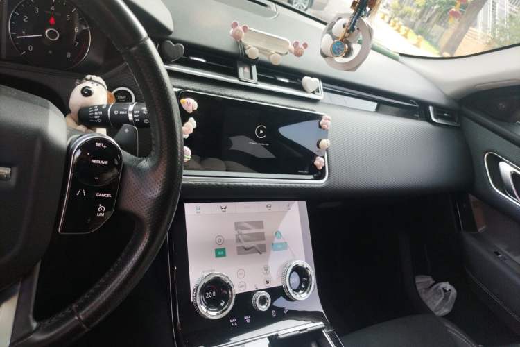 Used Land Rover Range Velar 2020 P250 Audio And AC Panel