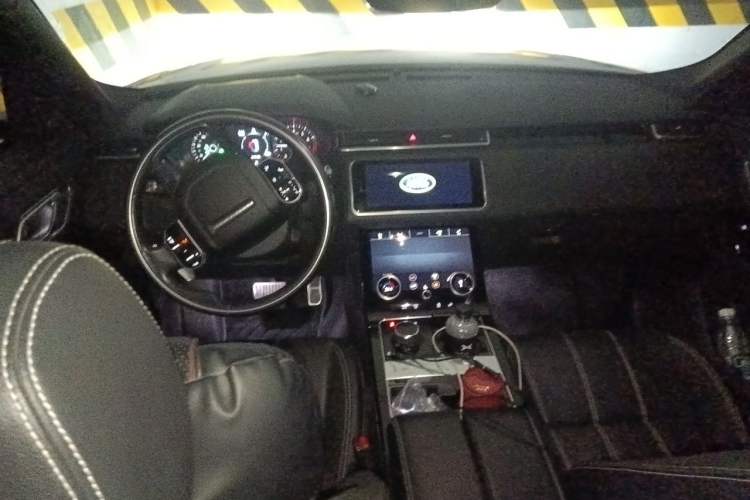 Used Land Rover Range Velar 2020 P340 R-DYNAMIC S Center Console