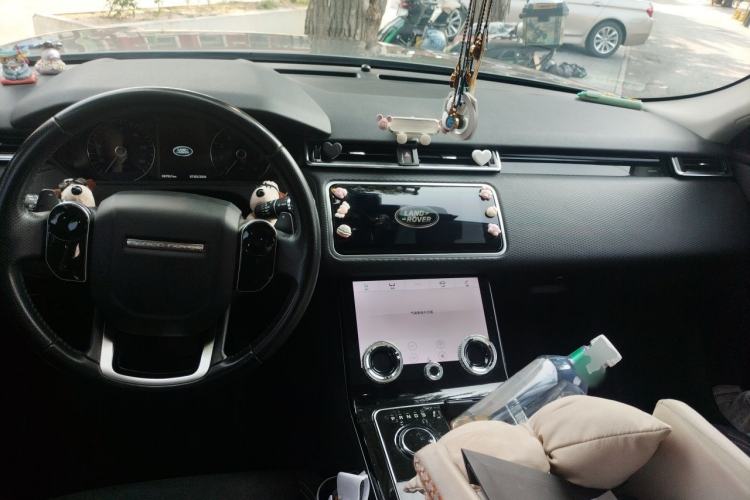 Used Land Rover Range Velar 2020 P250 Center Console