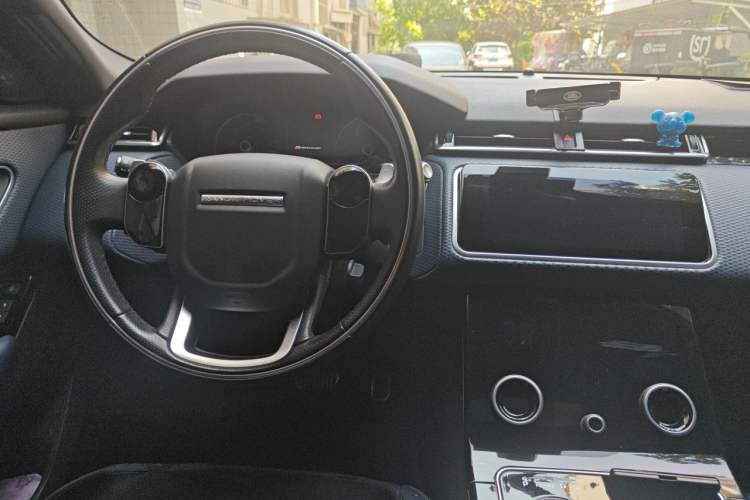 Used Land Rover Range Velar 2020 P250 R-DYNAMIC S Center Console