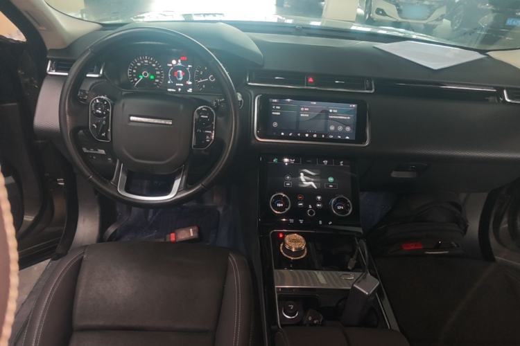 Used Land Rover Range Velar 2020 P250 Center Console
