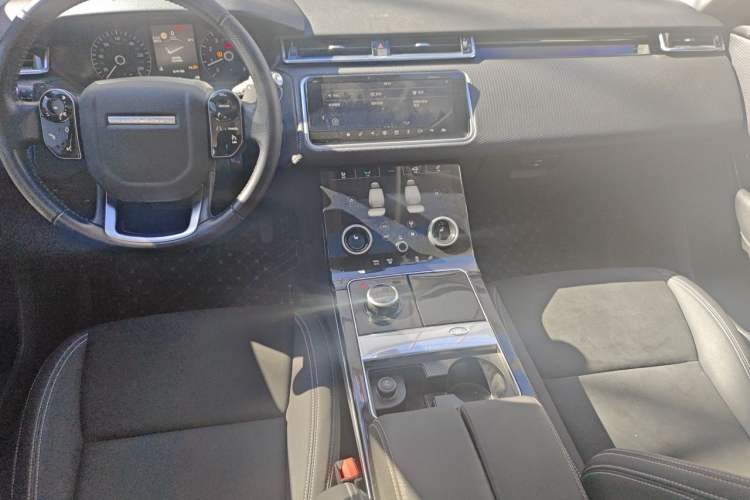 Used Land Rover Range Velar 2020 P250 Center Console