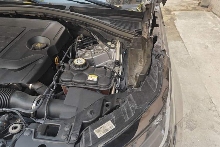 Used Land Rover Range Velar 2020 P250 R-DYNAMIC S Engine Bay Left