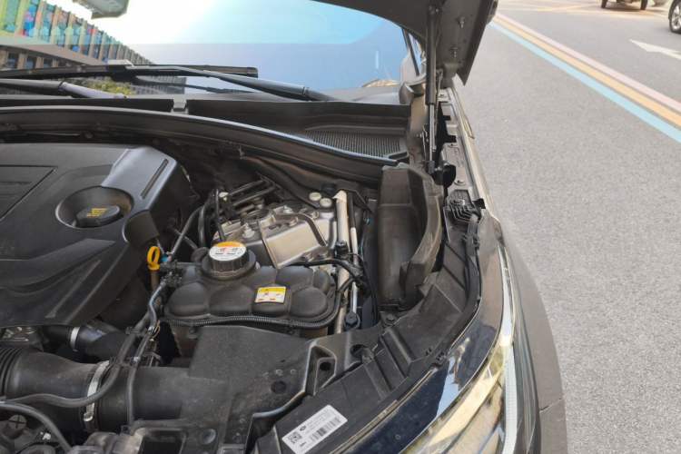 Used Land Rover Range Velar 2020 P250 R-DYNAMIC S Engine Bay Left
