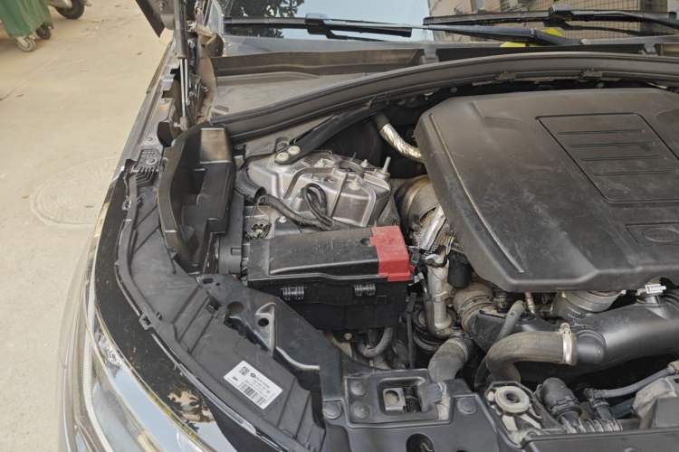 Used Land Rover Range Velar 2020 P250 R-DYNAMIC S Engine Bay Right