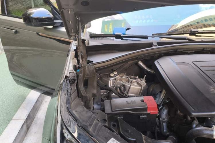 Used Land Rover Range Velar 2020 P250 R-DYNAMIC S Engine Bay Right