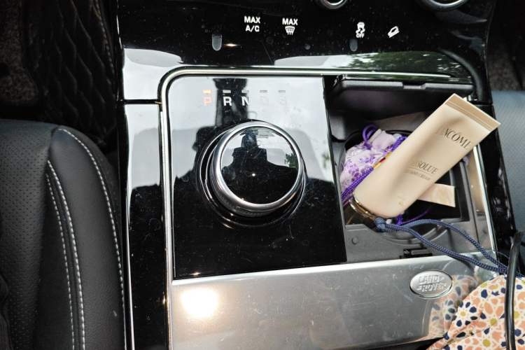 Used Land Rover Range Velar 2020 P250 R-DYNAMIC S Gear Lever