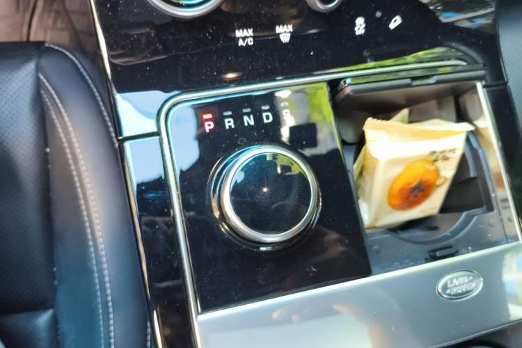 Used Land Rover Range Velar 2020 P250 R-DYNAMIC S Gear Lever