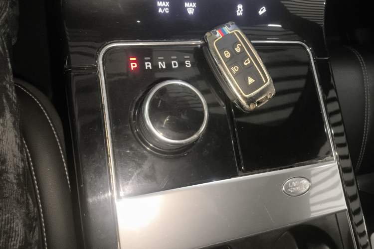 Used Land Rover Range Velar 2020 P250 R-DYNAMIC S Gear Lever