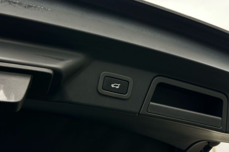 Used Land Rover Range Velar 2020 P340 R-DYNAMIC S Interior 11
