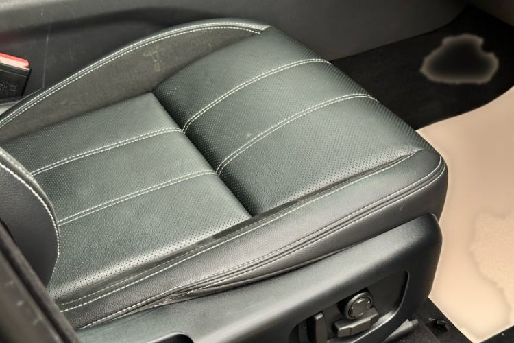 Used Land Rover Range Velar 2020 P340 R-DYNAMIC S Interior 12
