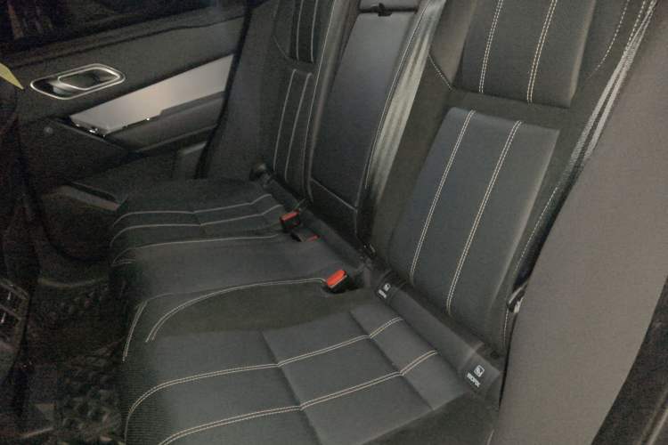 Used Land Rover Range Velar 2020 P250 R-DYNAMIC S Interior 4