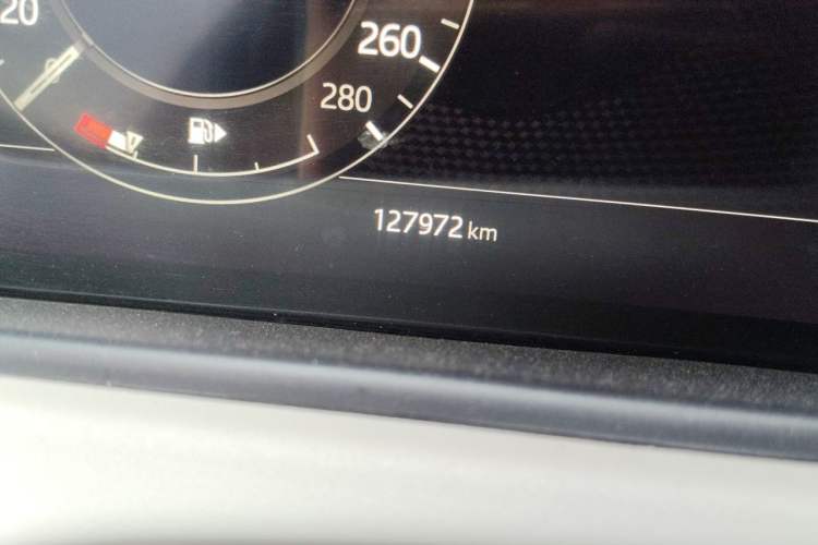 Used Land Rover Range Velar 2020 P340 R-DYNAMIC S Odometer Close Up