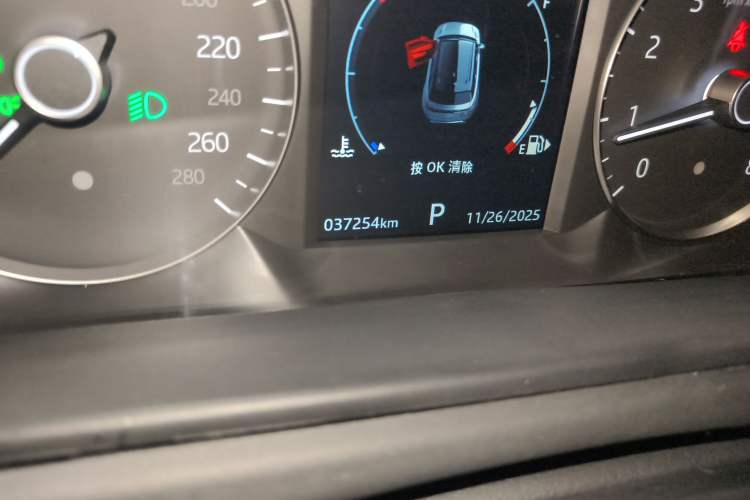 Used Land Rover Range Velar 2020 P250 R-DYNAMIC S Odometer Close Up