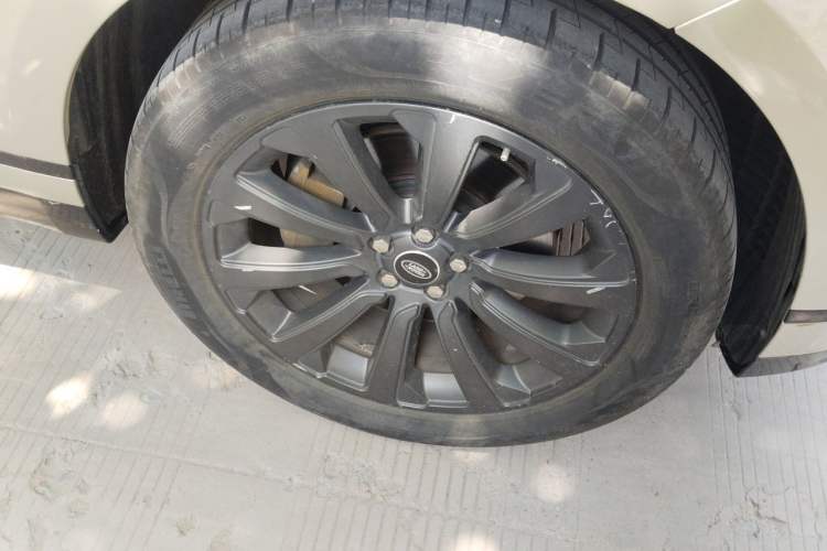 Used Land Rover Range Velar 2020 P340 R-DYNAMIC S Right Front Wheel Hub