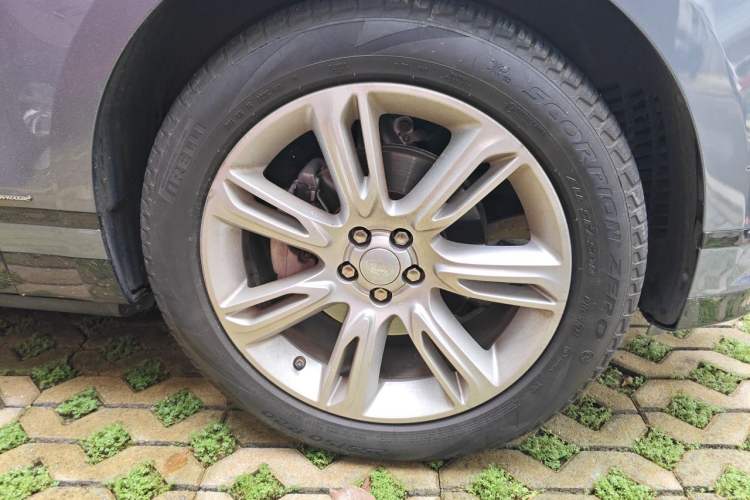 Used Land Rover Range Velar 2020 P250 R-DYNAMIC S Right Front Wheel Hub