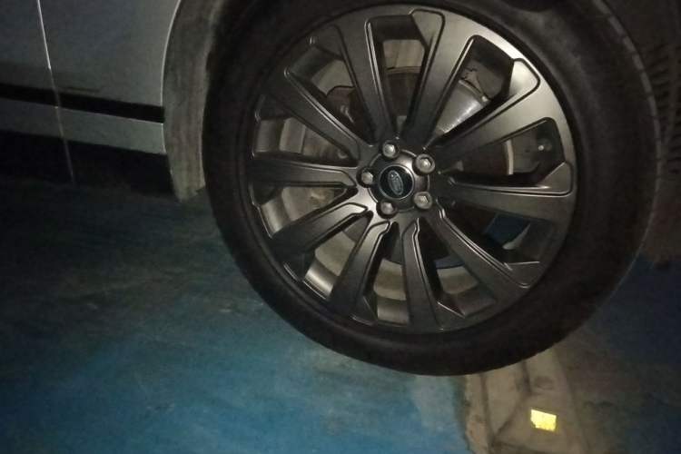 Used Land Rover Range Velar 2020 P340 R-DYNAMIC S Right Front Wheel Hub
