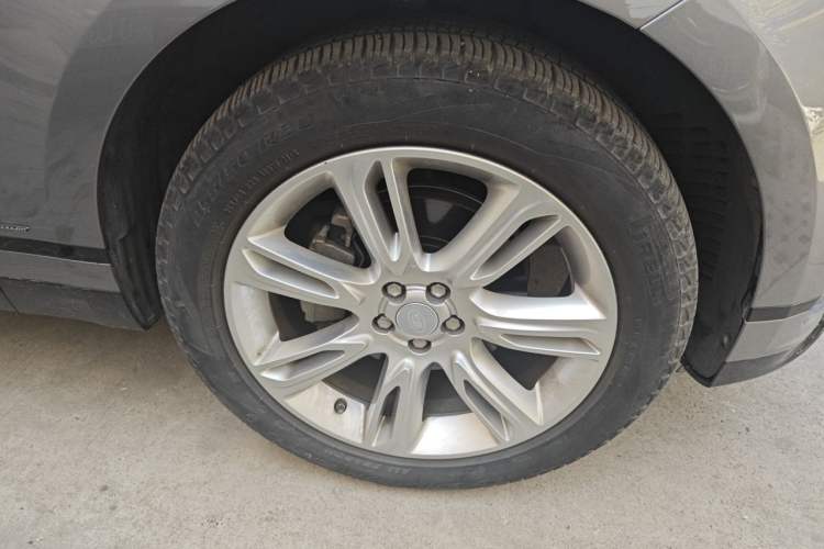 Used Land Rover Range Velar 2020 P250 R-DYNAMIC S Right Front Wheel Hub