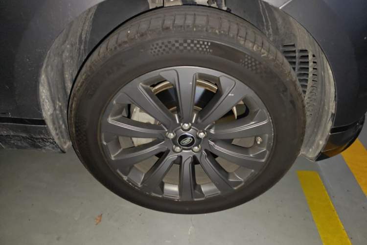 Used Land Rover Range Velar 2020 P340 R-DYNAMIC S Right Front Wheel Hub