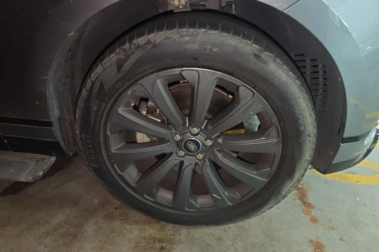 Used Land Rover Range Velar 2020 P340 R-DYNAMIC S Right Front Wheel Hub