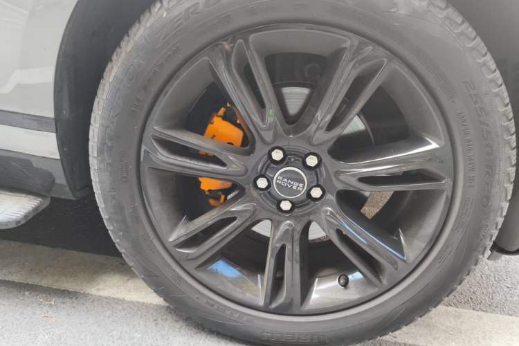 Used Land Rover Range Velar 2020 P250 R-DYNAMIC S Right Front Wheel Hub