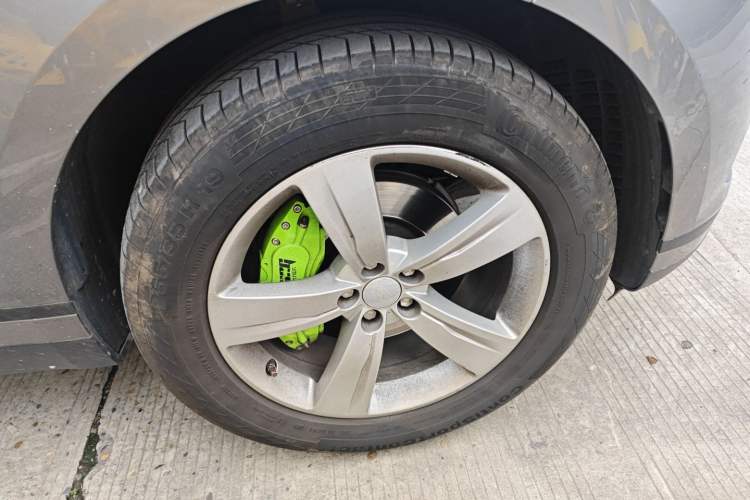 Used Land Rover Range Velar 2020 P250 Right Front Wheel Hub