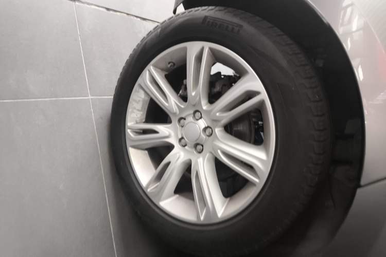 Used Land Rover Range Velar 2020 P250 R-DYNAMIC S Right Rear Wheel Hub