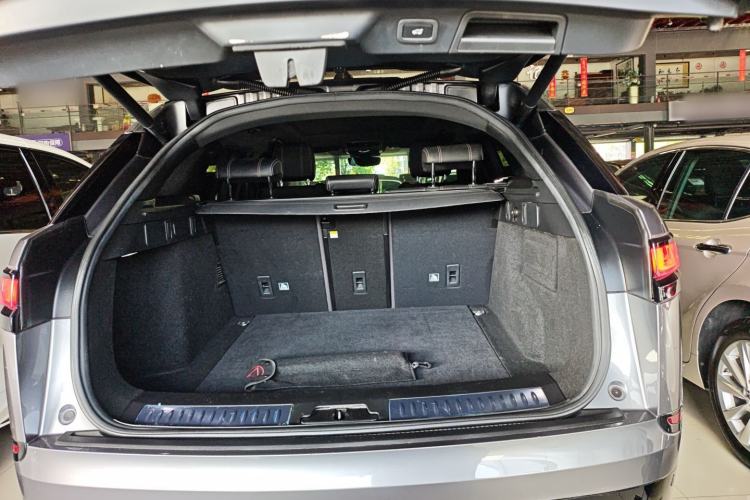 Used Land Rover Range Velar 2020 P250 R-DYNAMIC S Trunk