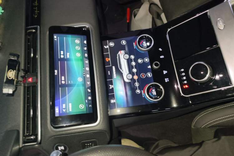 Used Land Rover Range Velar 2020 P250 Audio And AC Panel