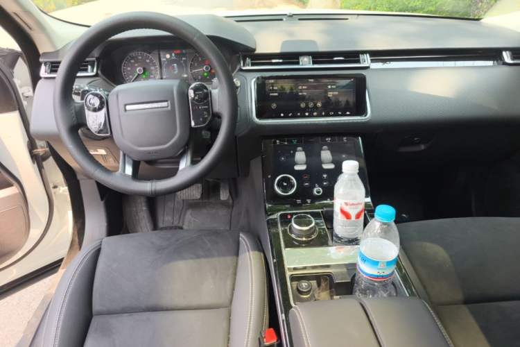 Used Land Rover Range Velar 2020 P250 Center Console