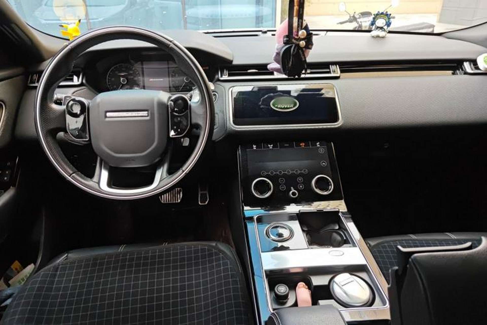 Used Land Rover Range Velar 2020 P250 R-DYNAMIC S Center Console