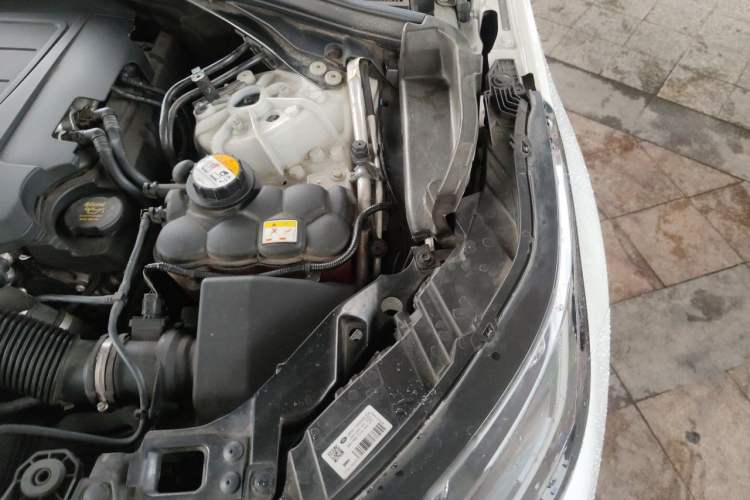 Used Land Rover Range Velar 2020 P340 R-DYNAMIC S Engine Bay Left