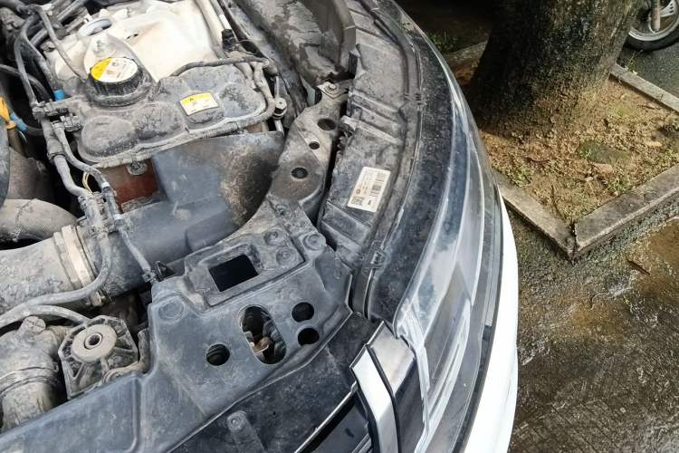 Used Land Rover Range Velar 2020 P250 R-DYNAMIC S Engine Bay Left