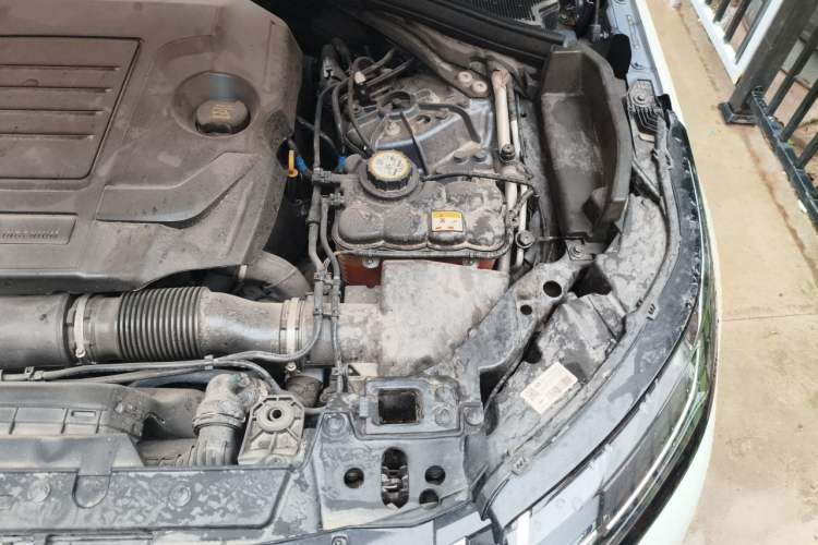 Used Land Rover Range Velar 2020 P250 Engine Bay Left
